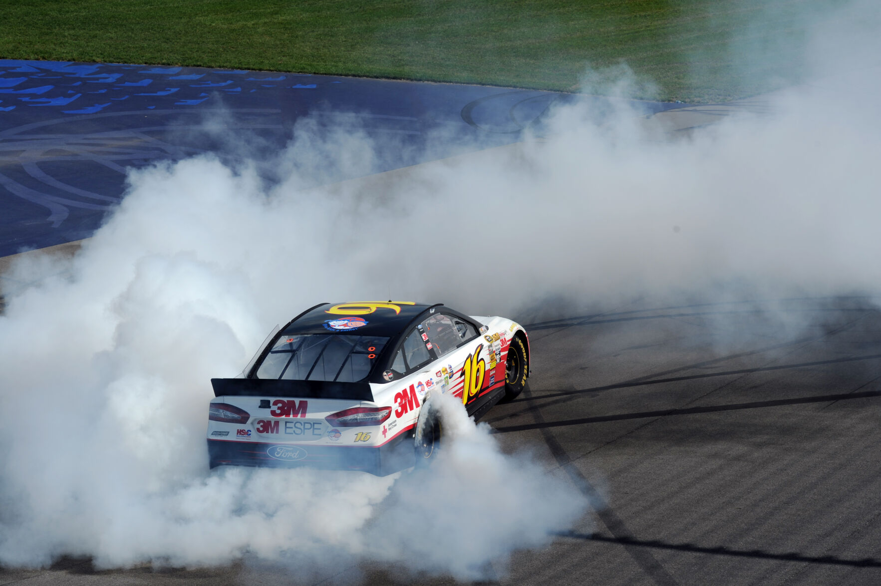 2013: Greg Biffle gives Ford 1,000th NASCAR victory